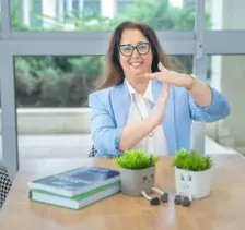 תמונת-תדמית- תמונת עו״ד אסנת אדרי ציון עו"ד ומגשרת