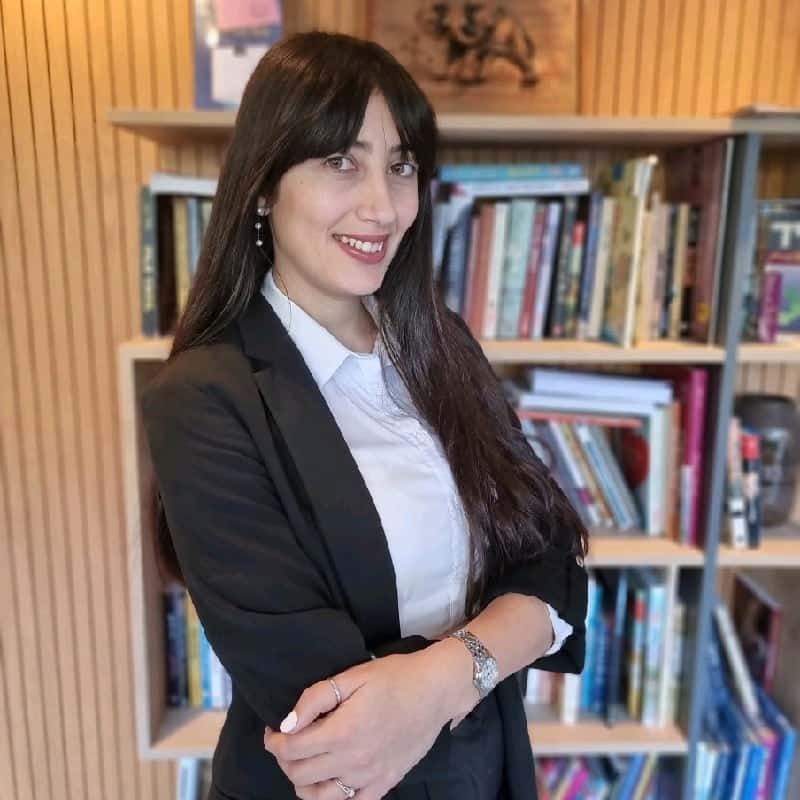 תמונת עו״ד שיר אריס, משרד עורכי דין וגישור